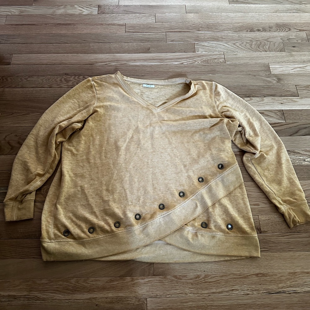 Maurice’s size 2 sweatshirt.  Maurice’s size 2 is probably a 2x.